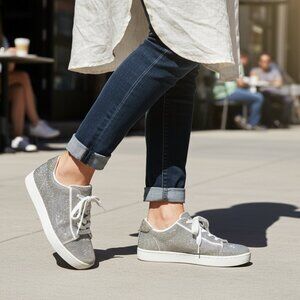 Jessica Simpson Silver Sparkle low top Sneakers, size 7.5M